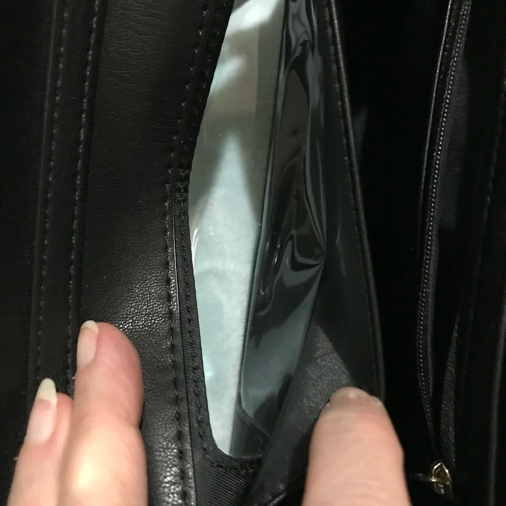 Crossbody with RFID. Touchscreen - Picture 7 of 11